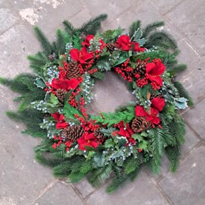 Kerstkrans   rode bloemen